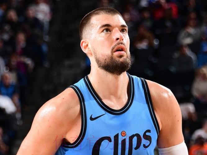 祖巴茨全场5失误全队最高，0犯规全队最少